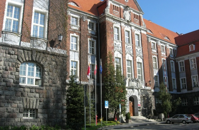 Urząd Marszałkowski szuka szefów teatrów i biblioteki.