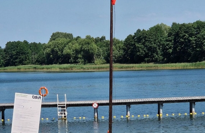 {Służby sanitarno-epidemiologiczne potwierdziły obecność sinic w największym olsztyńskim jeziorze. Z użytkowania są wyłączone dwa kąpieliska.}